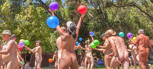naked balloon games